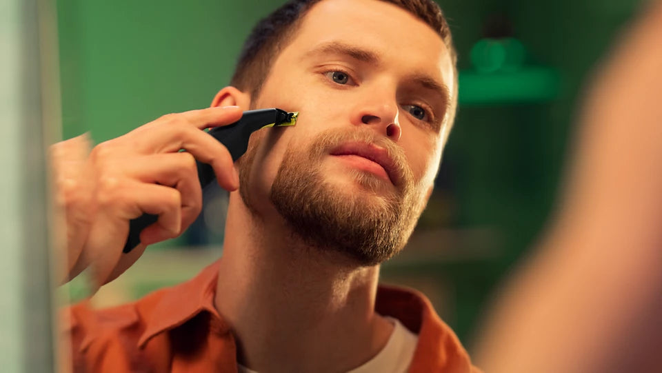 Philips OneBlade Pro Face + Body QP6542/10, Hybrid Trimmer and Shaver with 12-Length