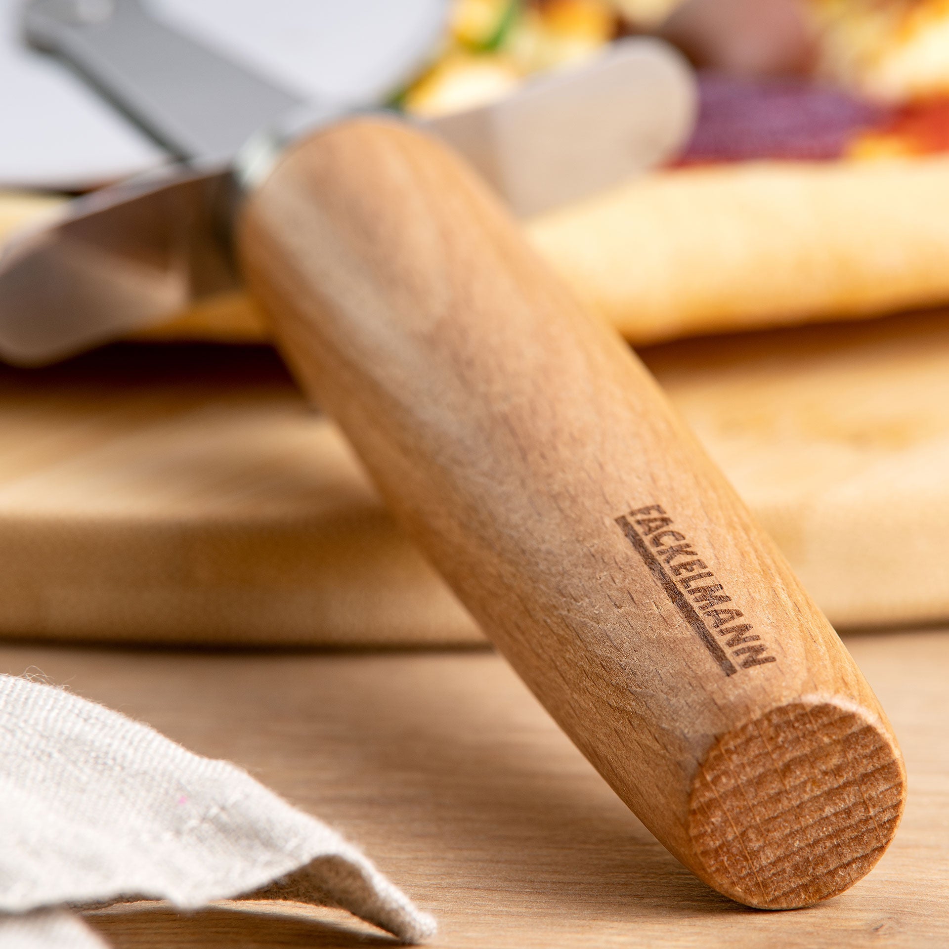 Fackelmann Pizza Cutter, S.S & Beech, 21 cm