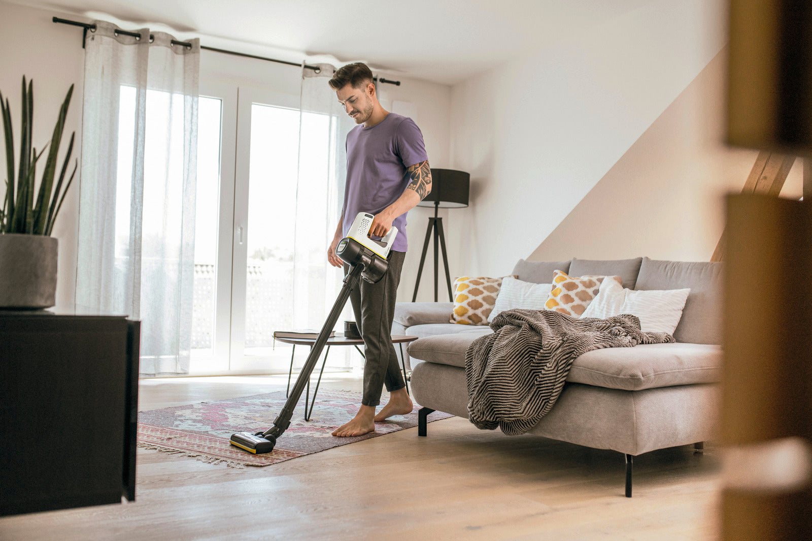 Karcher Upright Vacuum Cleaner Cordless Run Time Up To 30 Minutes White