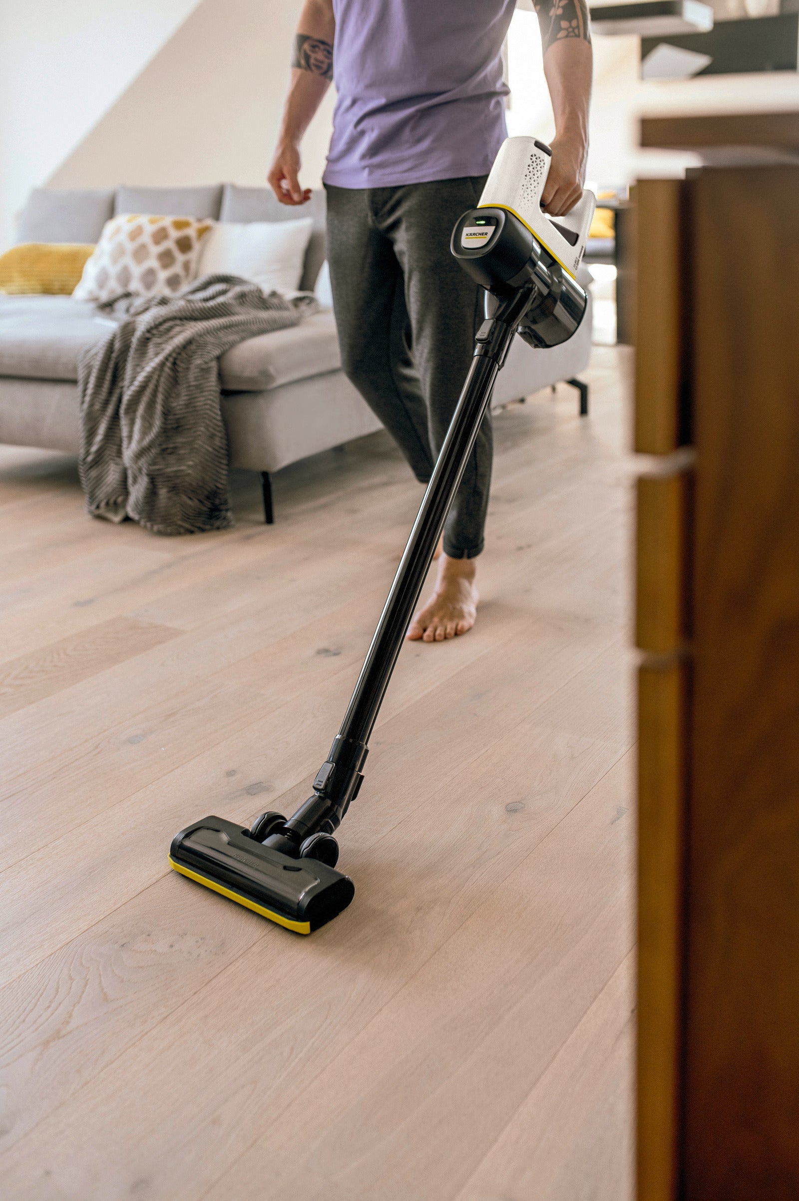 Karcher Upright Vacuum Cleaner Cordless Run Time Up To 30 Minutes White