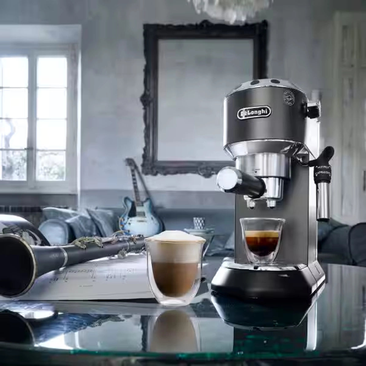 Delonghi Espresso Machine With 15-Bar Pressure And 1.1l Capacity 1300 W Black
