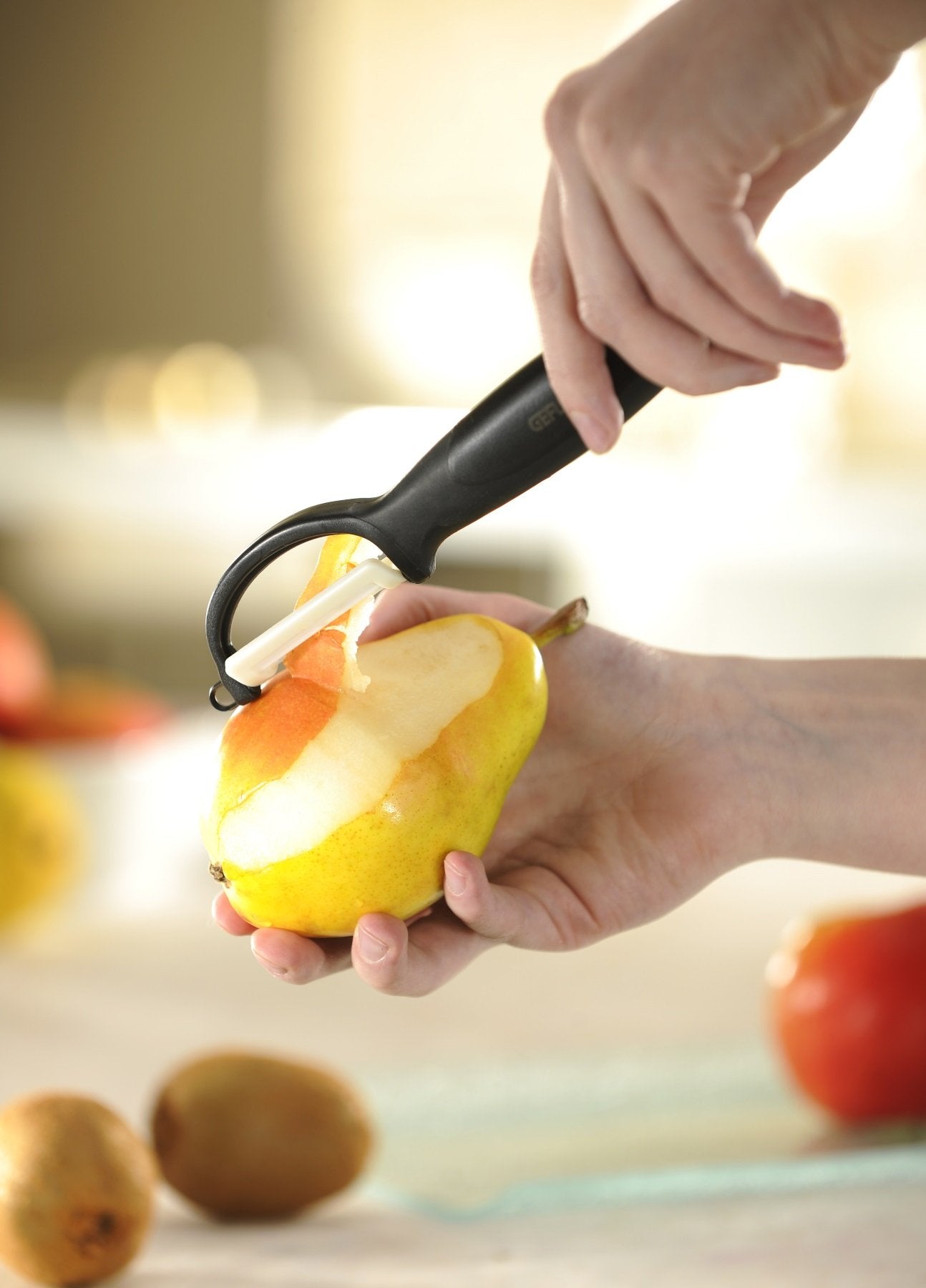 GEFU Ceramic Peeler With Vertical Blade Ceramo - Whole and All