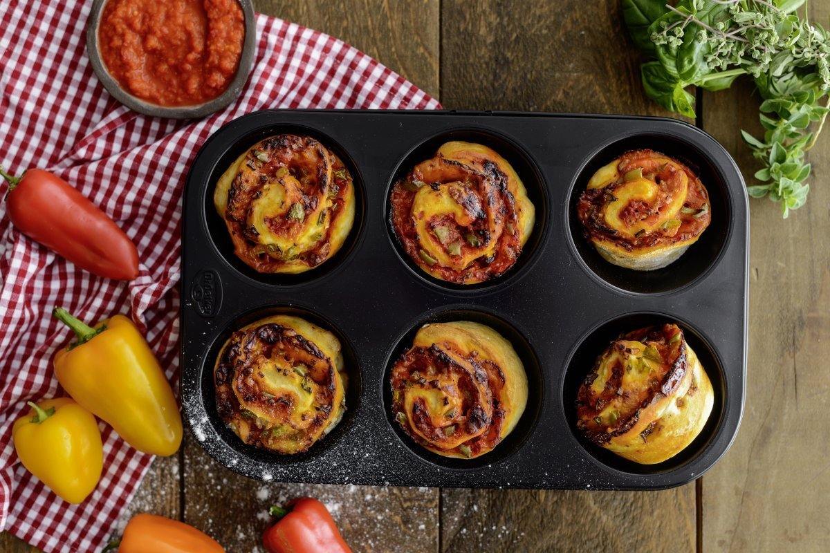 Dr. Oetker "Tradition" Maxi Muffin Tin Cups, - Whole and All