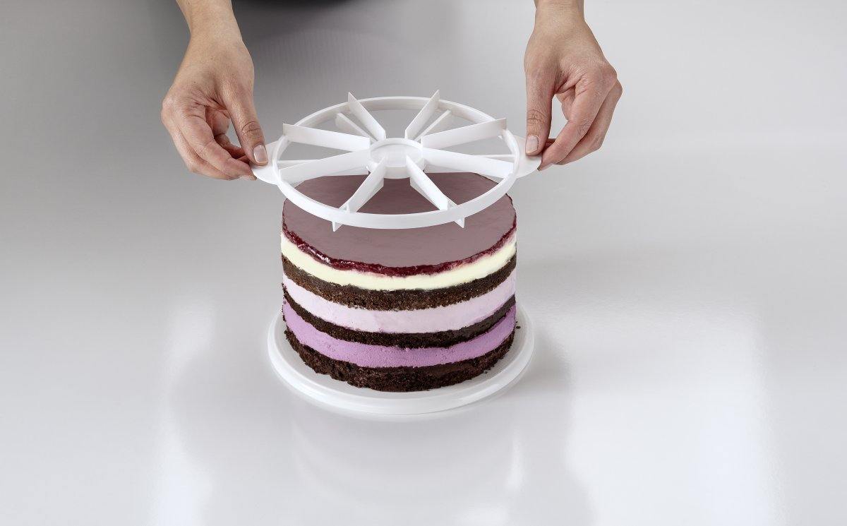Dr. Oetker Cake Divider 6/8 Pcs, 21.5X18X2.5 cm - Whole and All