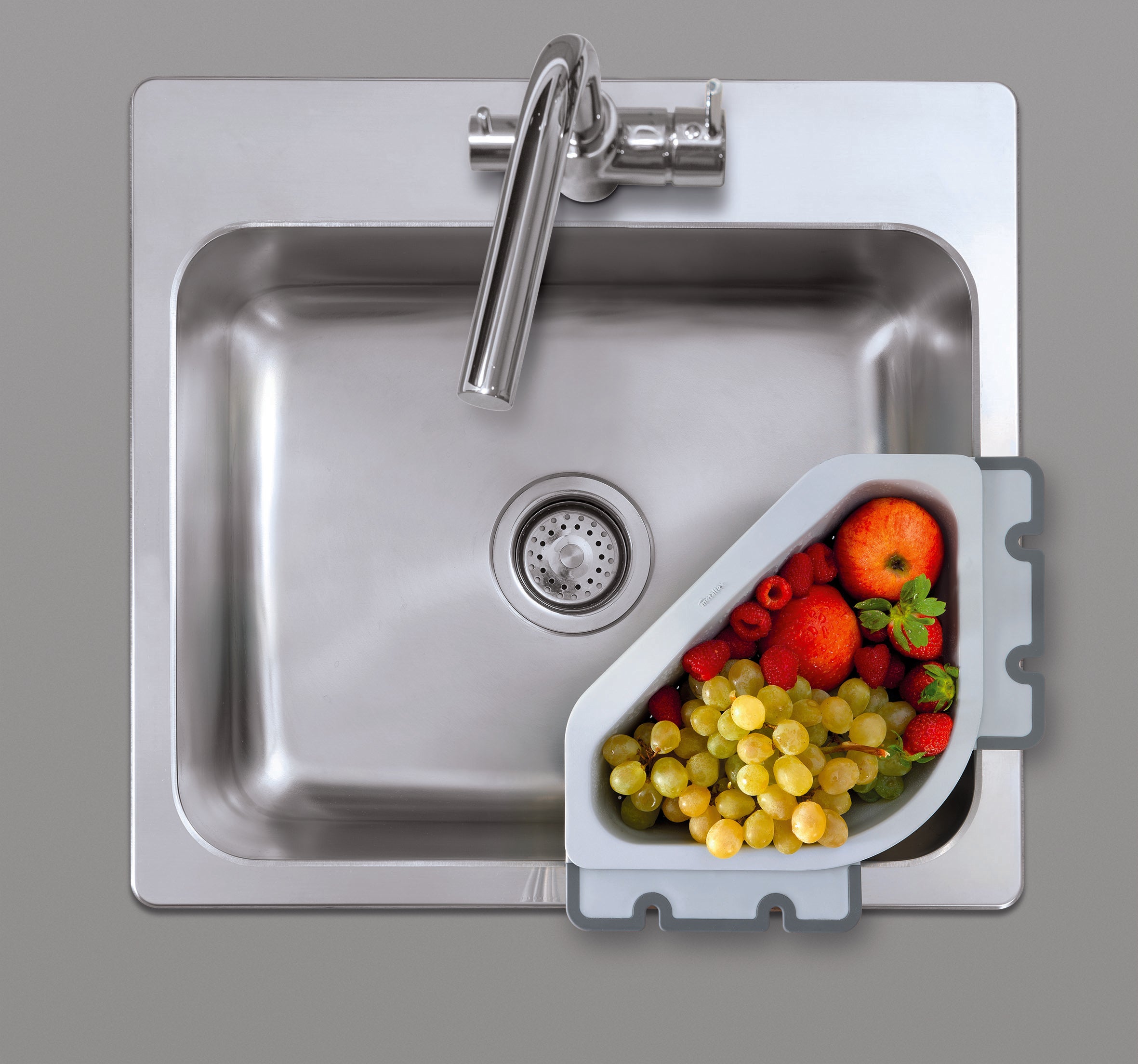 Metaltex Plastic Adjustable Over The Corner Colander, 25X25 Cm