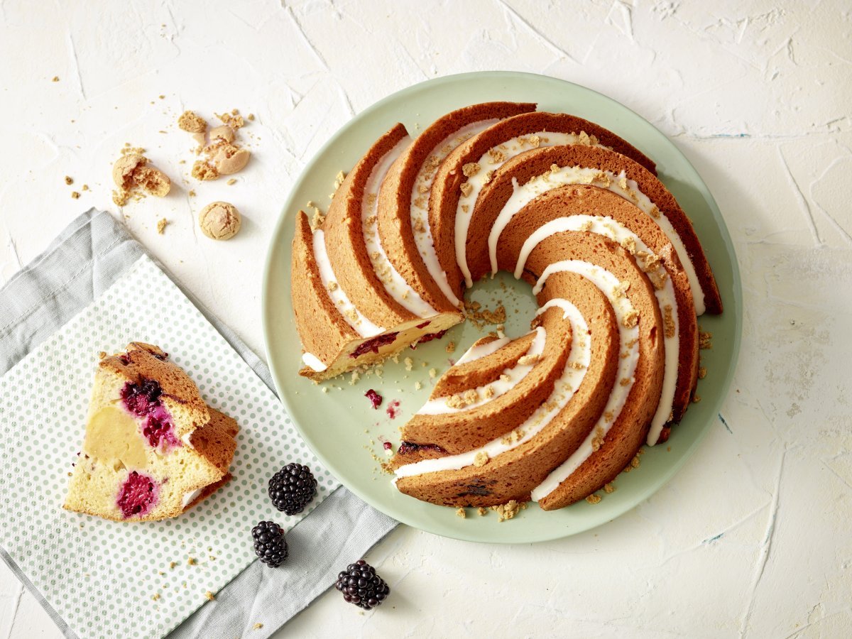 Dr. Oetker Round Cake Mould "Twist" 22X9 cm - Whole and All