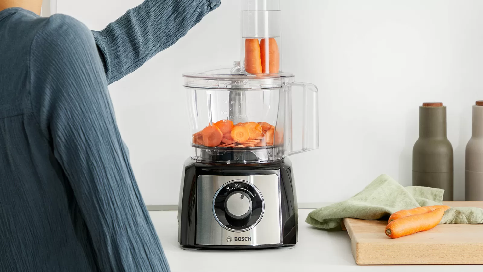 Bosch Kitchen Machine 800W Black - Whole and All