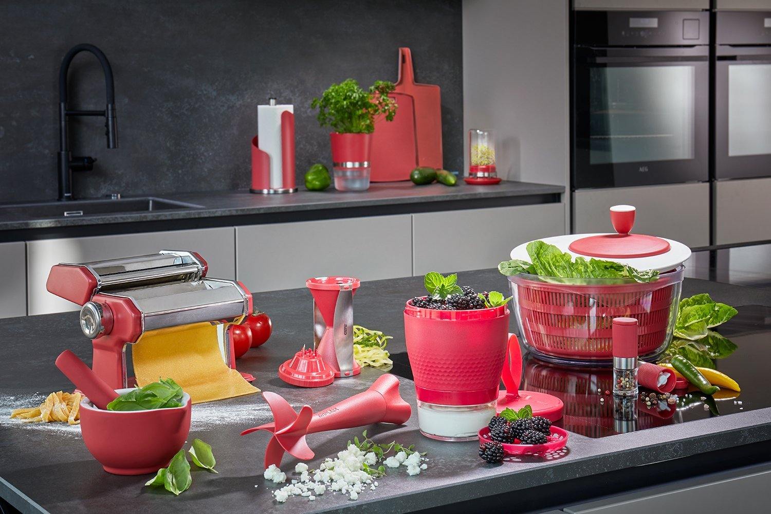 GEFU Salad Spinner Rotare, Raspberry Red - Whole and All