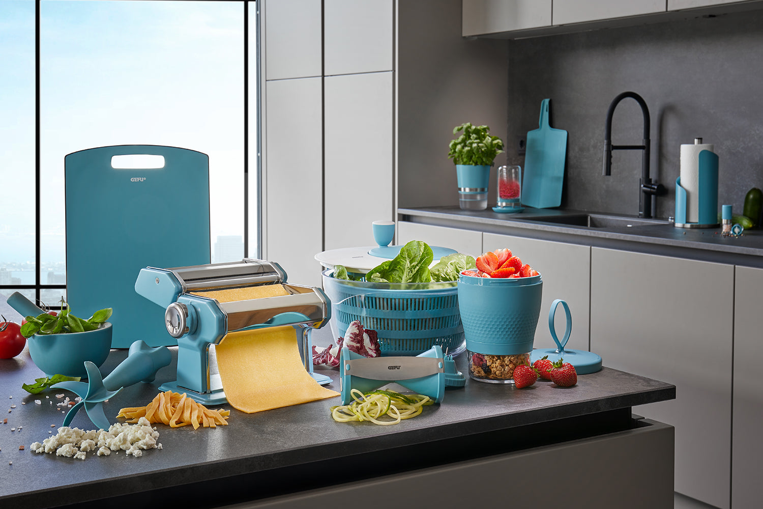 GEFU Pasta Machine Pasta Perfetta, Azure Blue