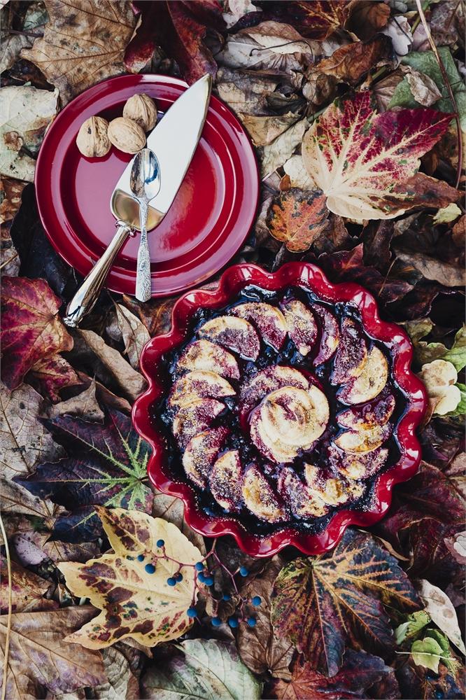 Emile Henry Ruffled Pie Dish - Whole and All