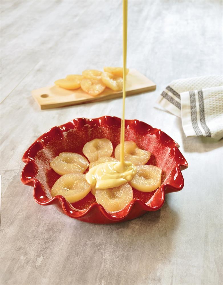 Emile Henry Ruffled Pie Dish - Whole and All