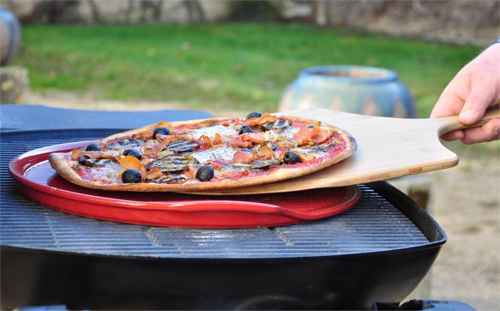 Emile Henry Medium Ridged Pizza Stone - Whole and All