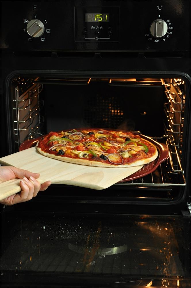 Emile Henry Medium Ridged Pizza Stone - Whole and All