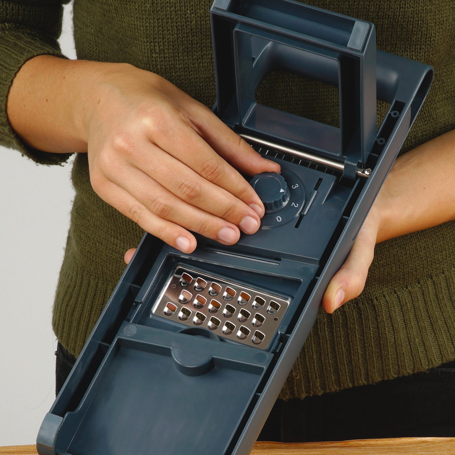 Fackelmann Mandoline Slicer With 4 Different Inserts For Slicing
