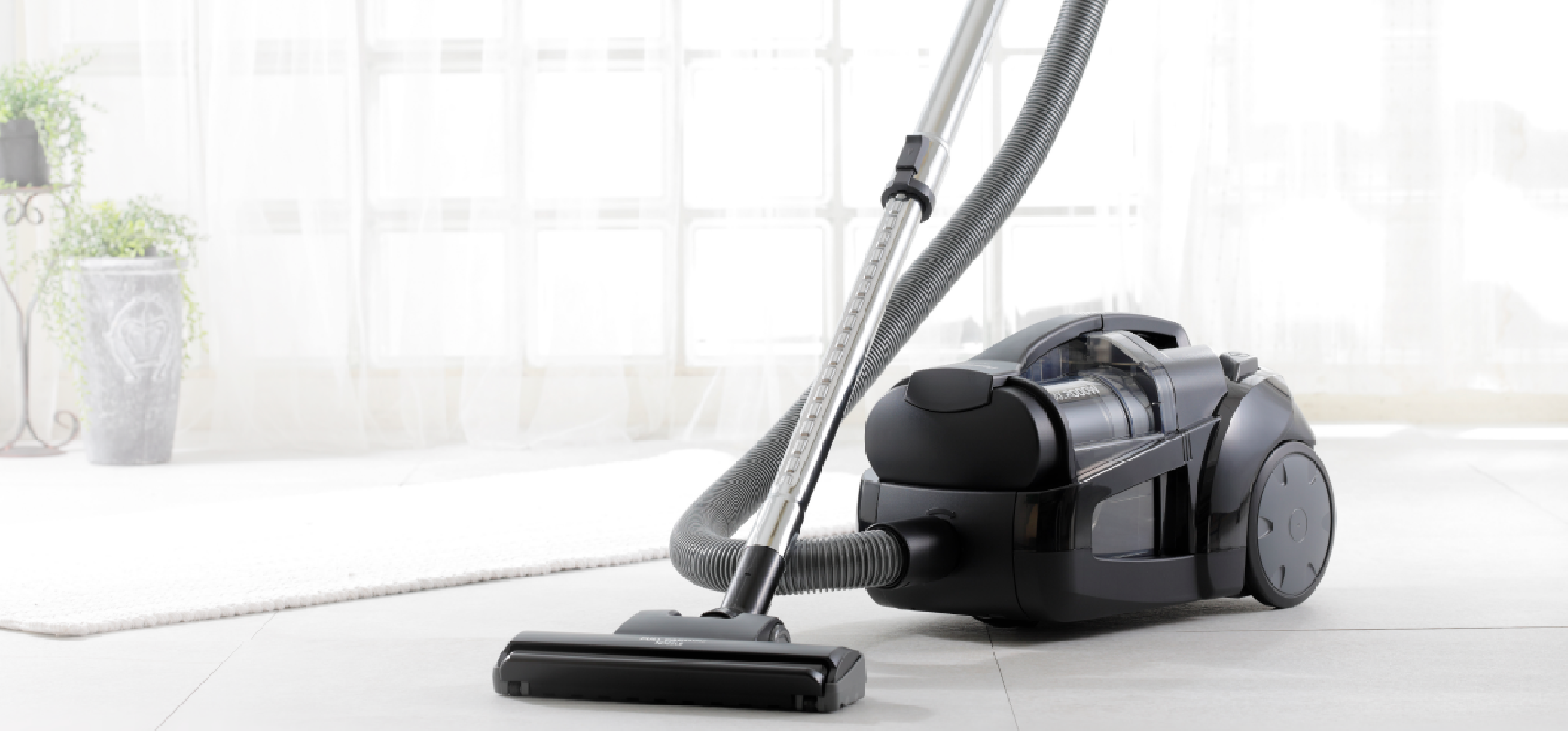 Panasonic Vacuum Cleaner, Bagless Canister, 2000W (Black)