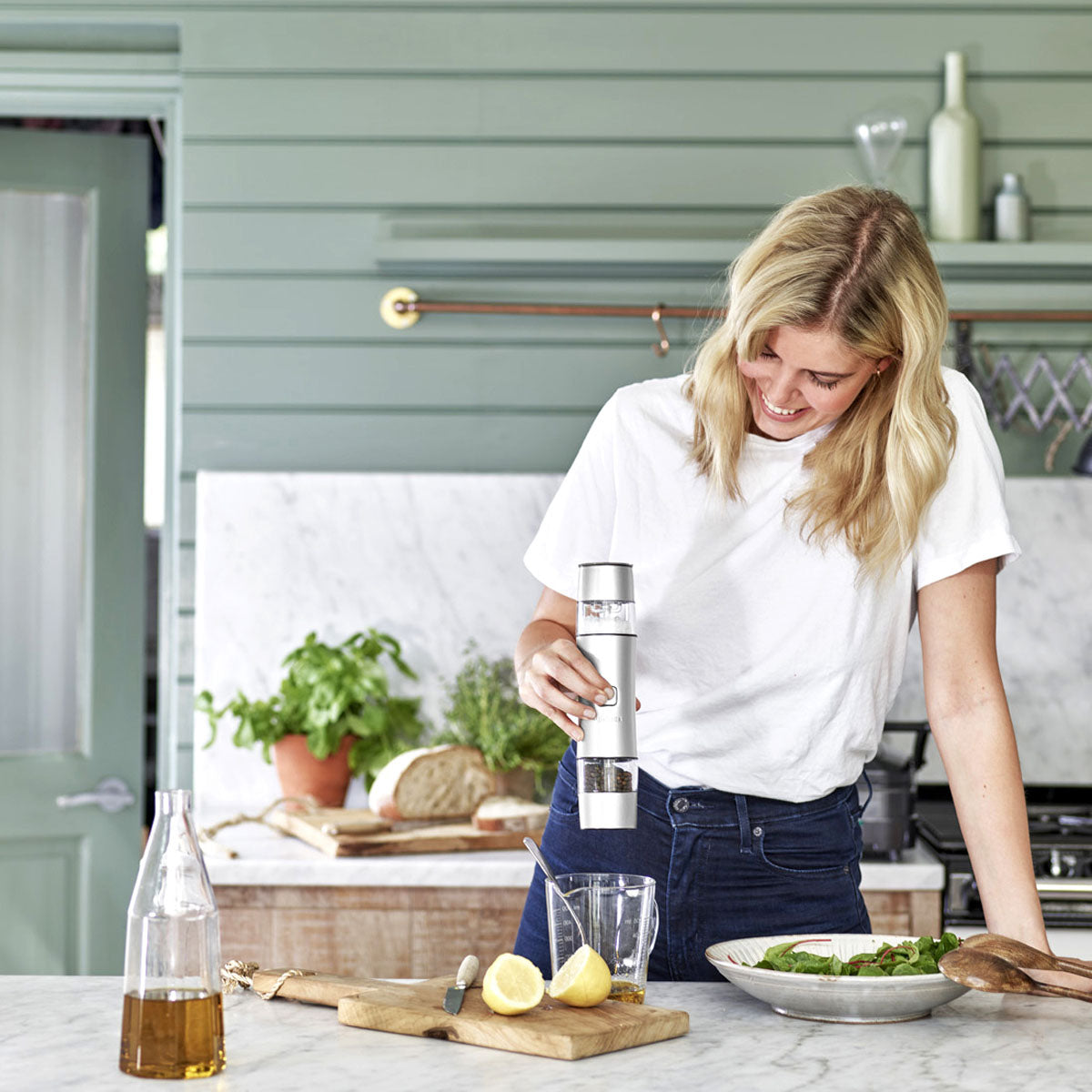 Cuisinart SG-3 Rechargeable Salt, Pepper and Spice Mill Mini Prep