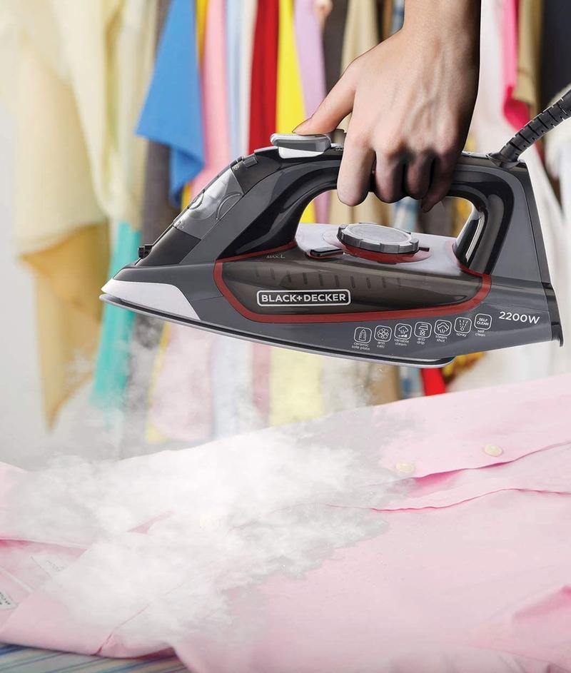 Black+Decker 2200W Steam Iron - Ceramic Soleplate - Whole and All