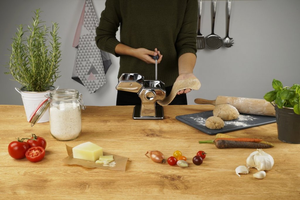 Fackelmann Pasta Machine With 2 Different Pasta Rollers