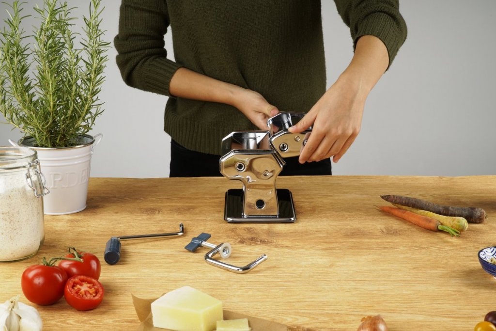 Fackelmann Pasta Machine With 2 Different Pasta Rollers