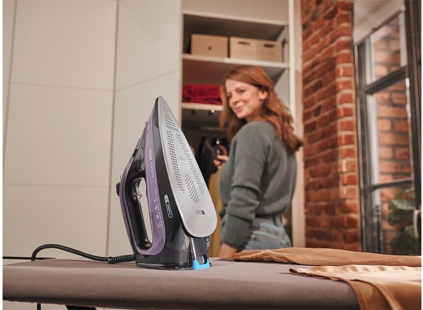 Braun Iron, EloxalPlus with FreeGlide 3D Technology, 3100 W, 330 ml Water Capacity,Purple