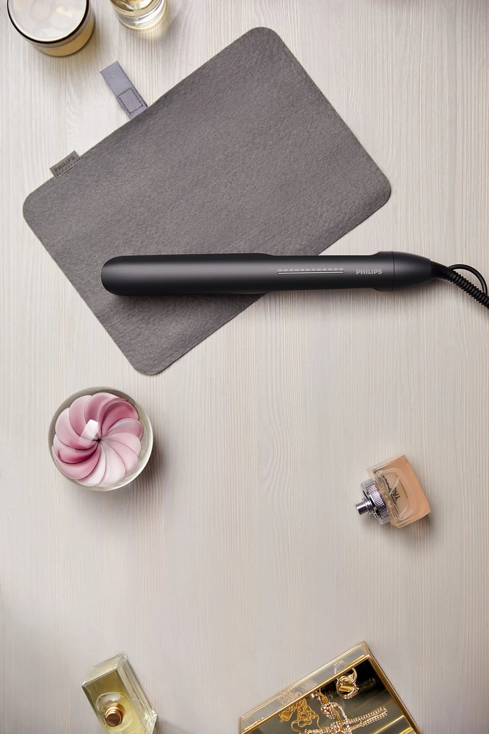 Philips BHS510 Hair Iron -Thermo Shield Technology - Argan Oil Filled Ceramic 120°C to 230°C Philips BHS510 Hair Iron -Thermo Shield Technology - Argan Oil Filled Ceramic 120°C to 230°C