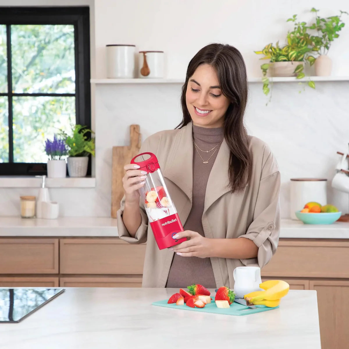 خلاط Nutribullet محمول سعة 475 مل لاسلكي للعصائر والمشروبات، قلاب مقاوم للتسرب للشرب، أبيض