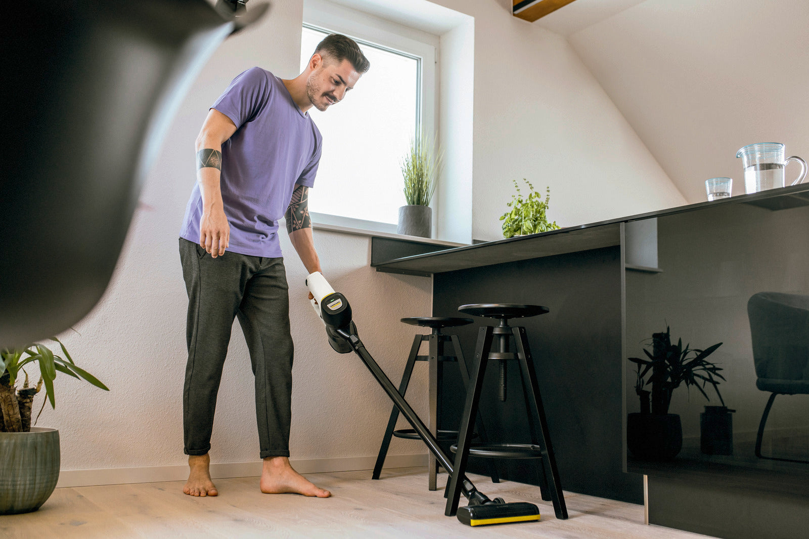 Karcher Upright Vacuum Cleaner Cordless Run Time Up To 30 Minutes White