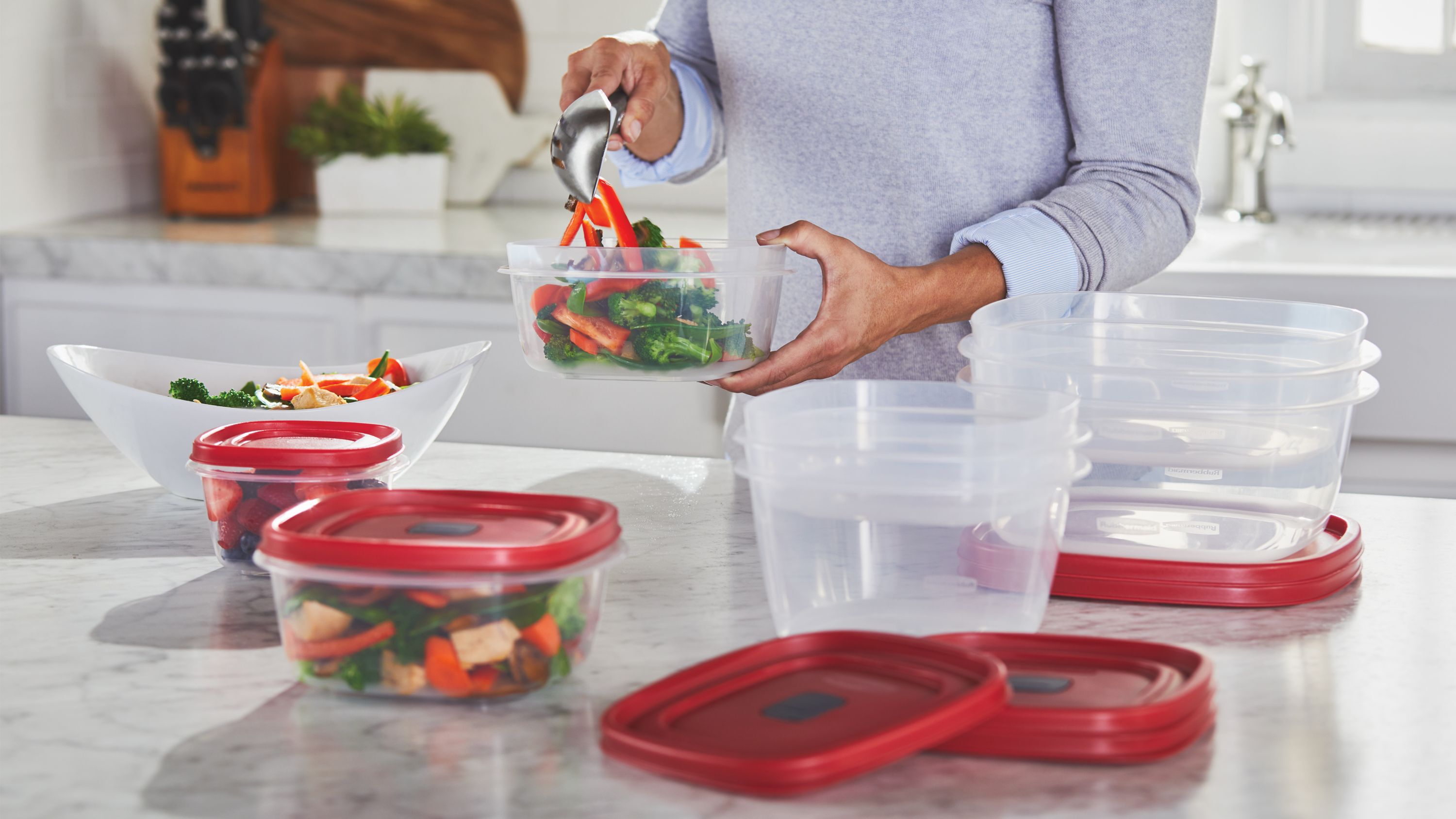 Rubbermaid EasyFindLids Food Storage Container, 1.6 L - Whole and All