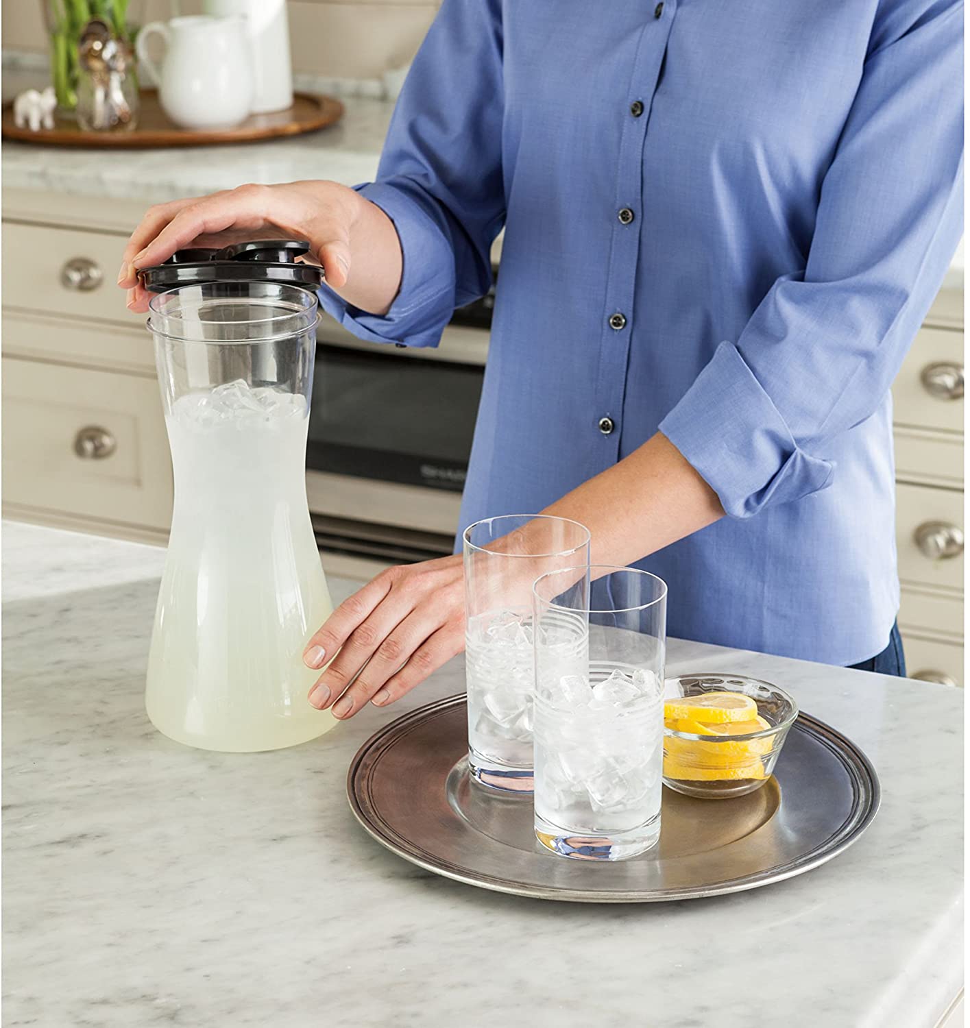 Rubbermaid Carafe with Leak-Proof Lid, 1.9 L - Whole and All